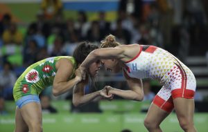 Bulgaria's Elitsa Atanasova Yankova and Argentina's Patricia Alejandra Bermudez compete in the women's wrestling freestyle 48-kg competition the 2016 Summer Olympics in Rio de Janeiro, Brazil, Wednesday, Aug. 17, 2016. (AP Photo/Markus Schreiber)