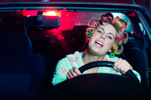 woman-curlers-robe-driving-02262015-