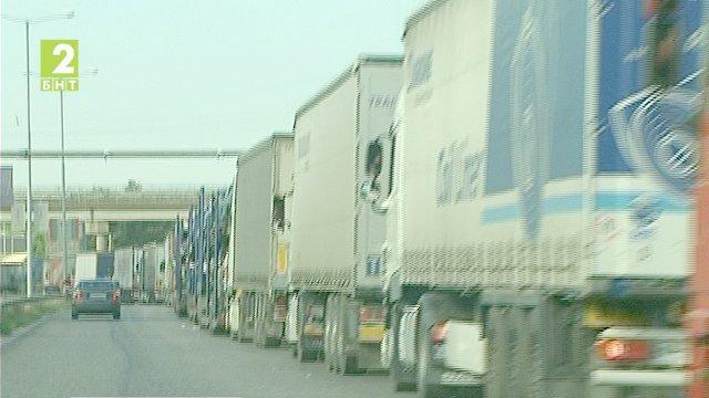 queue lorries formed bulgaria’s danube bridge rousse