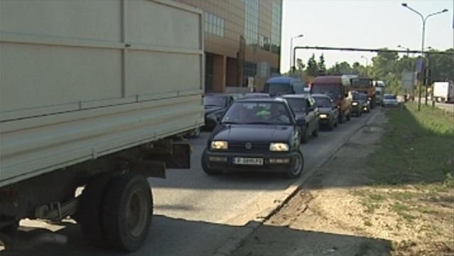 long lines vehicles danube bridge