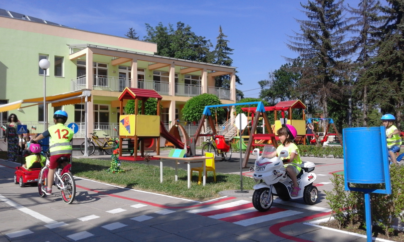 Спри, детето запази!: Открита беше нова детска площадка за безопасно движение