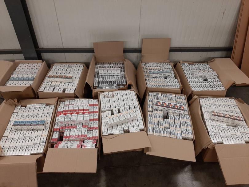 bulgarian customs officers seized nearly 99000 smuggled cigarettes