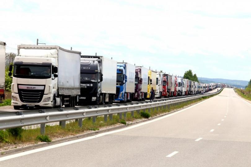 Long queue of lorries at Danube Bridge border crossing again