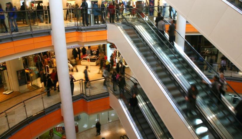 shopping malls open monday