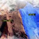 снимка 1 Беър Грилс - човекът се изправя срещу Еверест