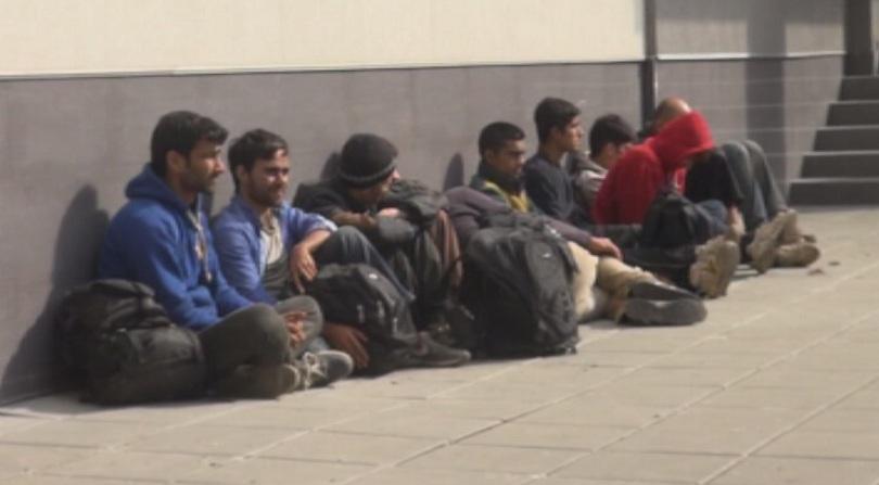 two groups illegal migrants detained