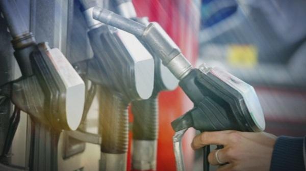 Защо се покачва цената на бензина?