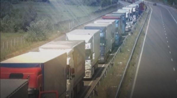 150 bulgarian lorries blocked between serbia croatia