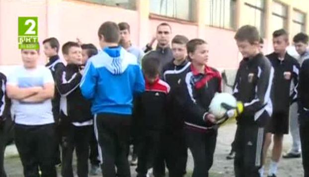 Ново футболно игрище в СОУ Черноризец Храбър в Пловдив