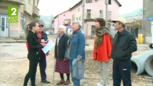 Проточил се ремонт притеснява жителите на кочериновското село Стоб
