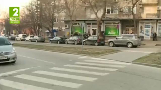 Спират ли шофьорите на пешеходни пътеки