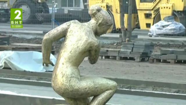 Защо почистиха бронзовите скулптури от фонтана в Русе