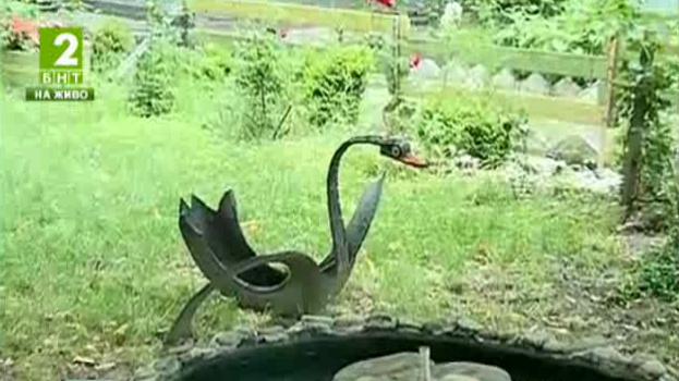 Животни от автомобили гуми направи пловдивчанин в квартална градинка