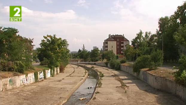 След намесата на БНТ2 изчистиха коритото на река Слатинска