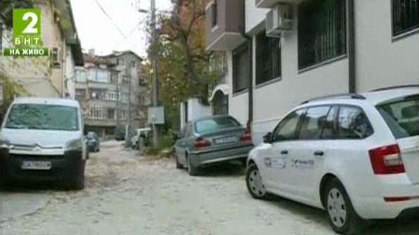 Живеещите на улица „Коста Босилков“ в Благоевград от години чакат нейното асфалтиране
