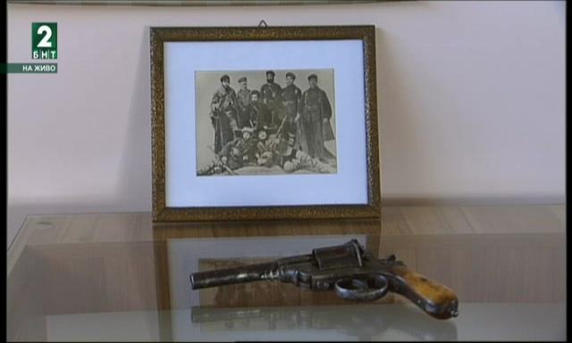 Револверът на телохранителя на Яворов – Ташко Горов, вече е в родната къща на поета в Чирпан