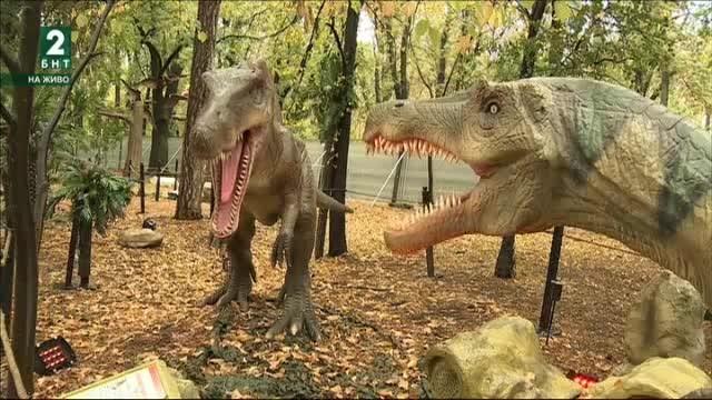 Накъде тази вечер: Изложба „Живите динозаври” в парка на Военната академия