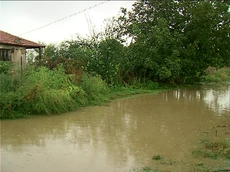 Пораженията след поройните дъждове в Поповица и Шумен