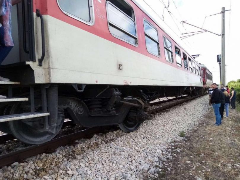 Sofia-Varna train derailed after a car crashed into it