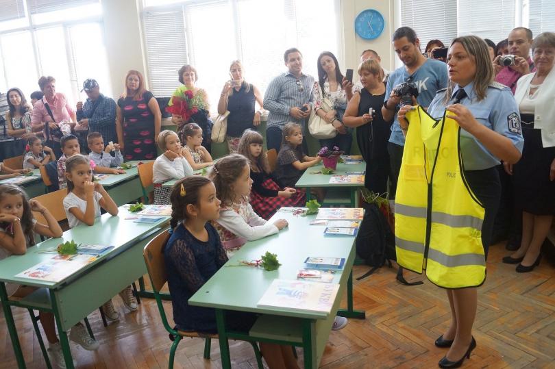 Водещи от БНТ отново на училище с кампанията Спри, детето запази!