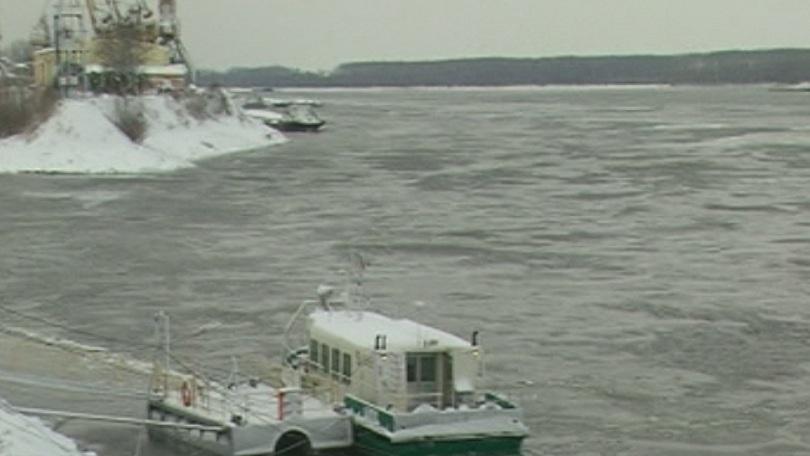 ice drift bulgarian stretch danube getting bigger