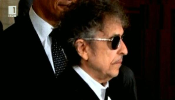 Боб Дилън на съд – репортаж на Емилия Запартова