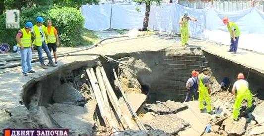 Защо се отвори дупката над строежа на метрото?