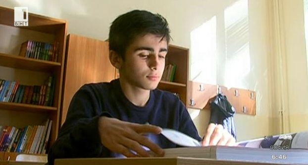 15-годишен ученик - дарител № 1 на библиотеките в Пазарджик