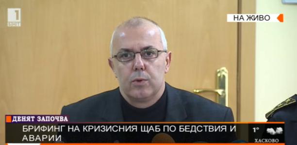 Министър Вучков: гражданите да се въздържат от пътуване с автомобили