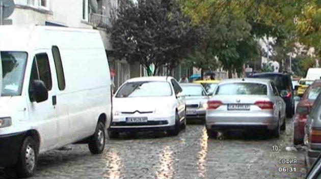 Неправилно паркиране задръства центъра на София