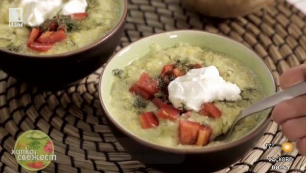 Хапка свежест: Крем супа от царевица и червени чушки