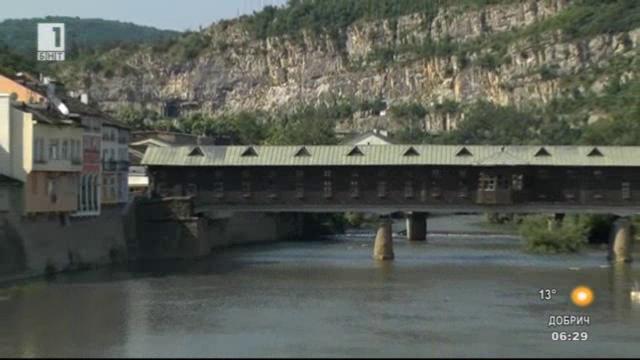 Защо жители на Ловеч са срещу ремонта на моста на Кольо Фичето?