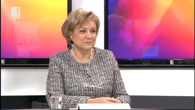 Менда Стоянова за доклада на КФН