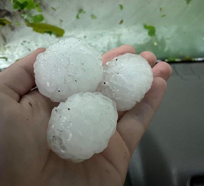 Hailstones as big as eggs batter a village near Godech