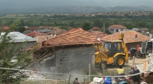 DEMOLITION OF ILLEGAL ROMA HOUSING IN BULGARIAs GARMEN POSTPONED