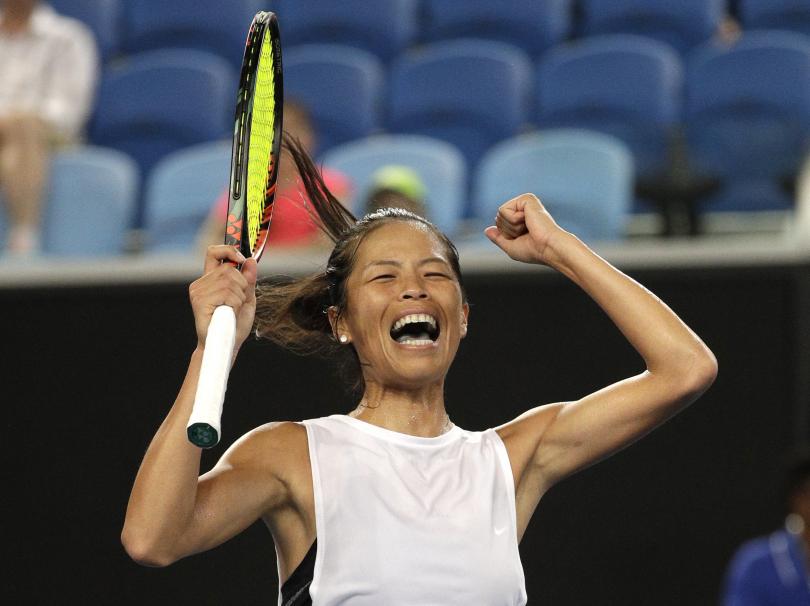 СПОРТ: Шарапова и Радванска отпаднаха от Australian Open