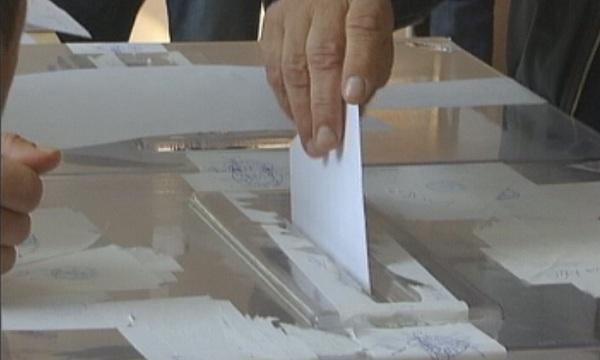 Граждани внасят жалба в Комисията по дискриминация за изборните права на българи в чужбина