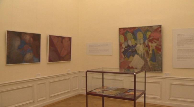 art exhibition bulgaria helps blind people see artworks touching them