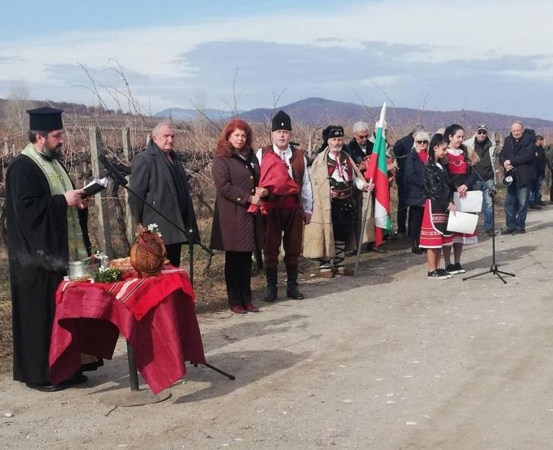 Bulgaria’s Vice President took part in the traditional vine pruning ritual