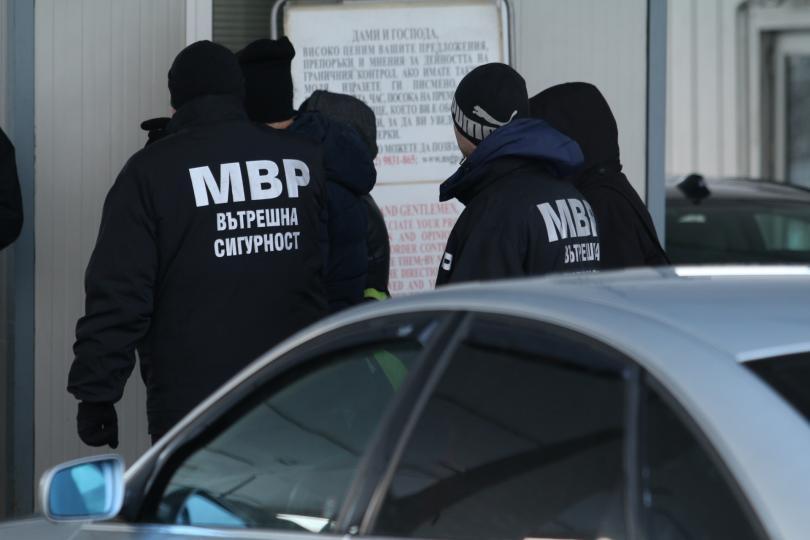 customs border police officers kalotina border crossing were arrested