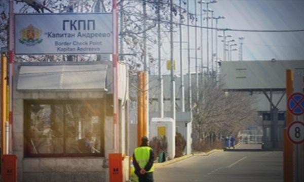 long queue lorries kapitan andreevo border crossing after arrests customs officers