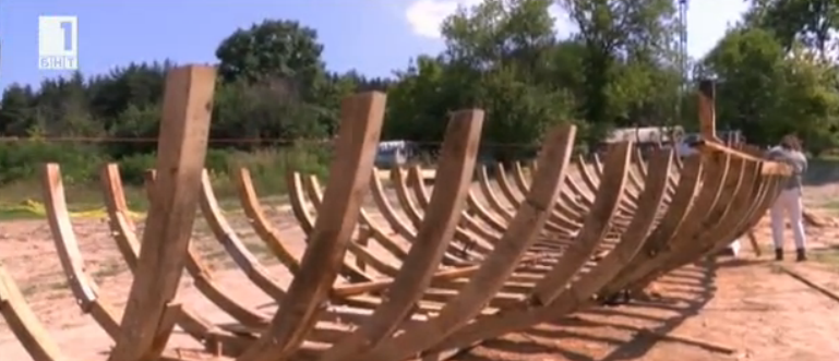 replica ancient thracian ship being built near koprinka dam