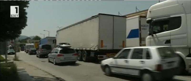 long queue lorries kulata promahon border checkpoint