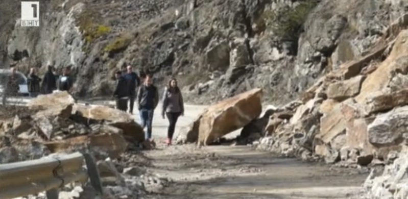 landslide blocks off access villages near smolyan