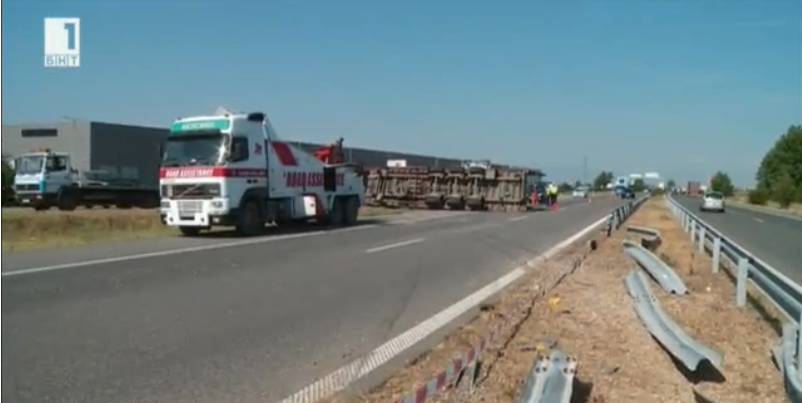 Lorry overturned on “Trakia” motorway near Plovdiv