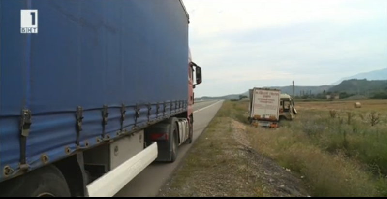 Lorry overturned on Struma motorway causing temporary traffic closure