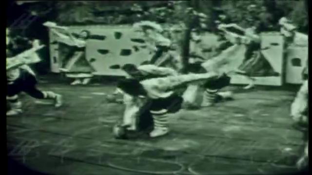 Ансамбъл „Пирин” изпълнява „Добруджанска танцова сюита”, 1965 година
