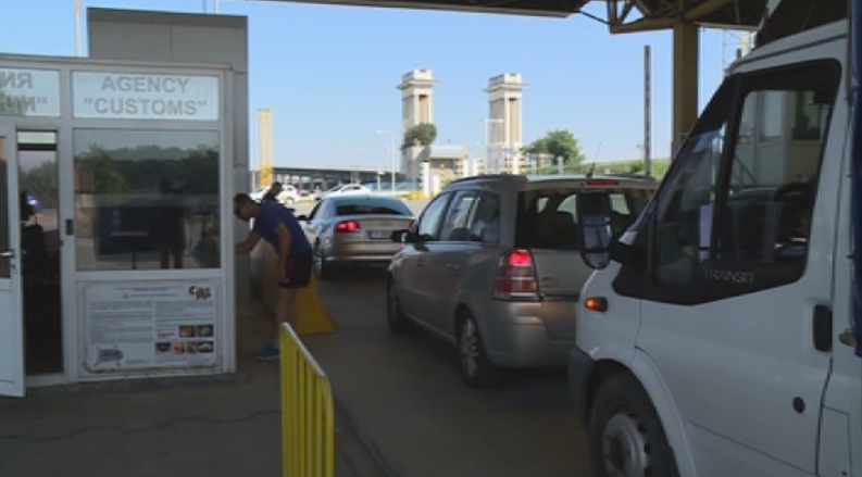 Campaign against corruption takes place on the Danube Bridge near Rousse