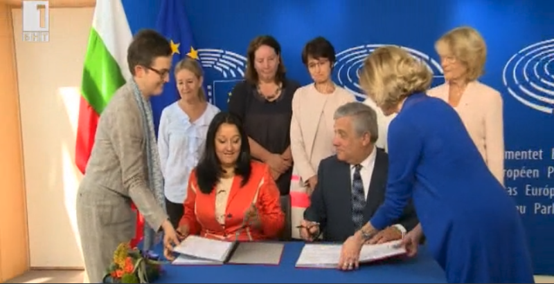 Minister Pavlova and EP President Tajani signed the Posting of Workers Directive