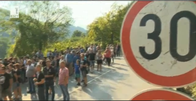 svoge residents stage new protest demand repair dangerous road section